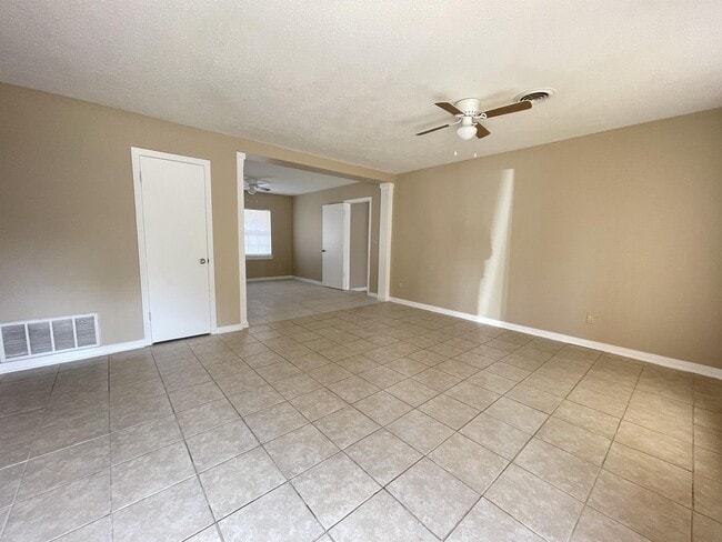 Building Photo - 121 Willard Rd NW