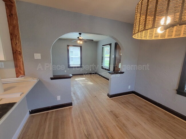 Foto del edificio - 8612 Hume Ave