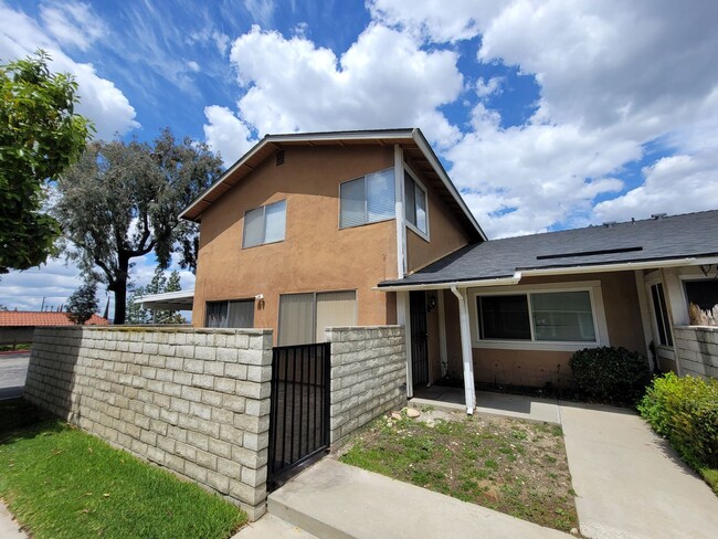 Foto del edificio - Lovely 3 Bedroom Condo in West Covina