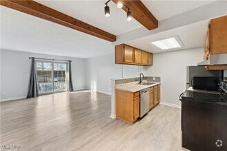 Building Photo - 1000 Piper Rd