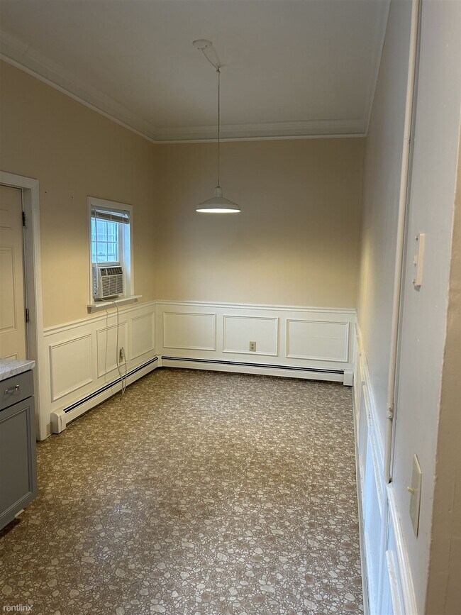 Foto del edificio - 4 br, 1 bath 4plex - 61 Spring Street 1