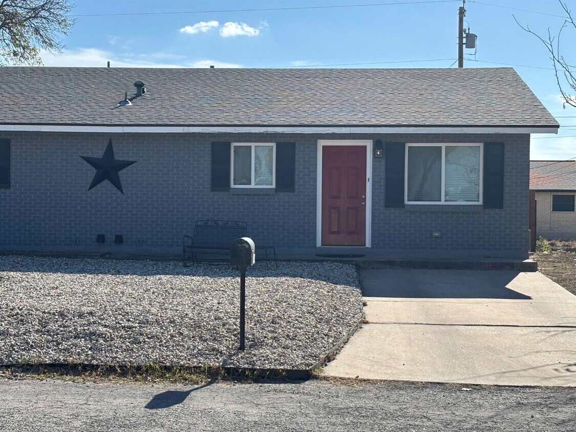 Primary Photo - 104 Catherine St