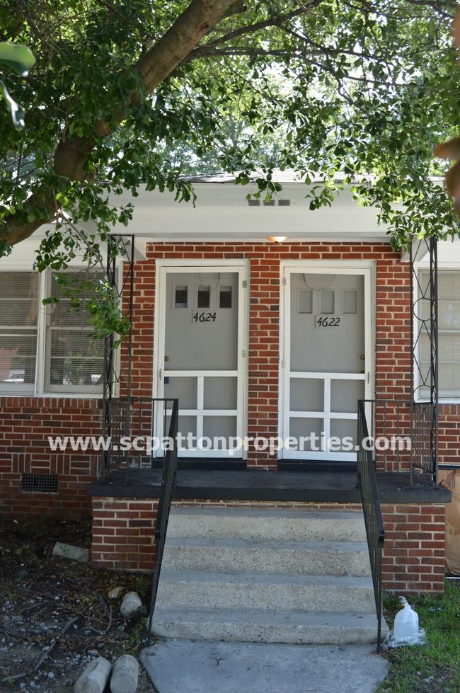 Building Photo - Eau Claire Duplex