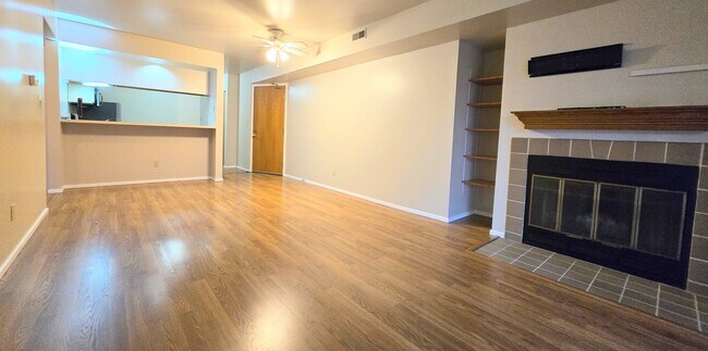 Foto del edificio - 815 W Puetz Rd