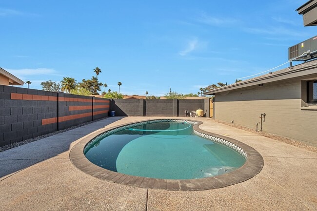 Building Photo - 6-Bedroom, 3-Bath Tempe Home with Pool, Bar & Prime Location