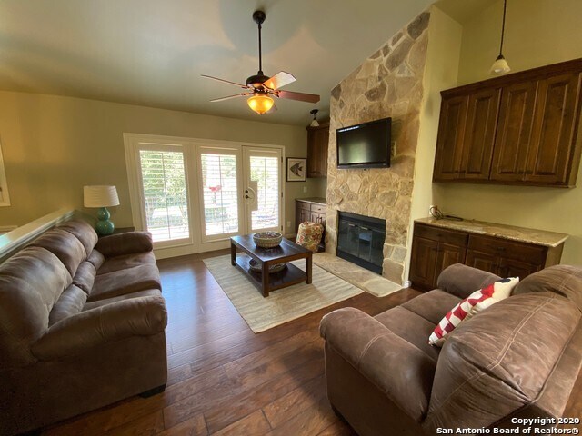 Foto del edificio - 531 Woodlake Dr
