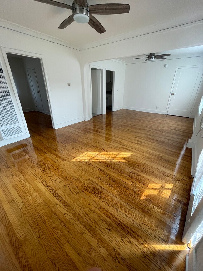 Foto del edificio - 5114 Raleigh St