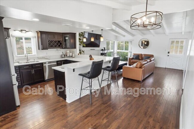 Foto del edificio - 27453 Santa Clarita Rd