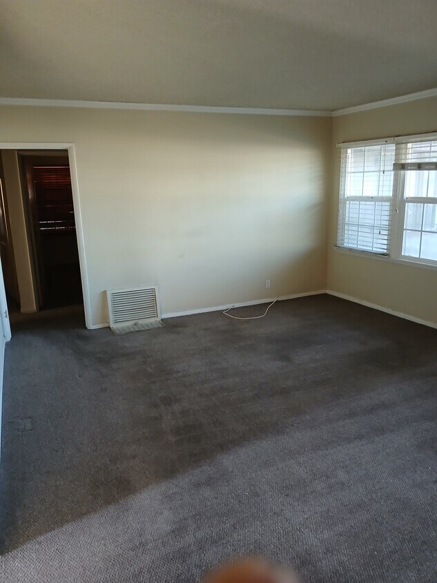 Foto principal - 3316 1/2 W 77th St