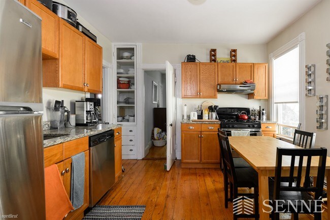 Building Photo - 2 br, 1 bath  - 46 Eustis St Apt 4