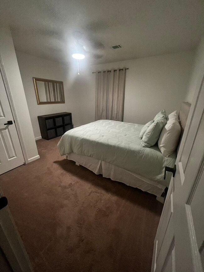 Building Photo - 527 University Cir