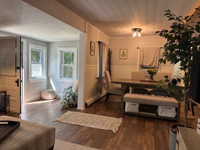 Building Photo - 50 Comfort St