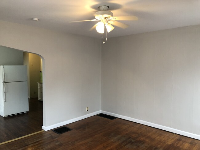 Foto del edificio - 4210 E 11th St