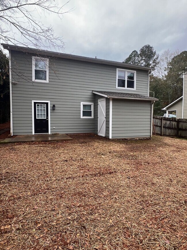 Building Photo - 3 Bedroom 2 Bath Newly Renovated East Side House