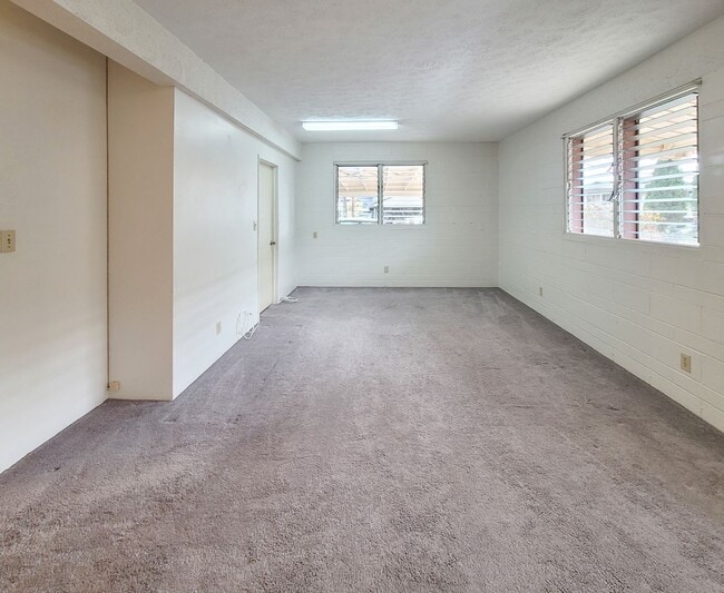 Building Photo - Ground Floor Rental in Kalihi - 1BR / 1Bath / 1Pkg