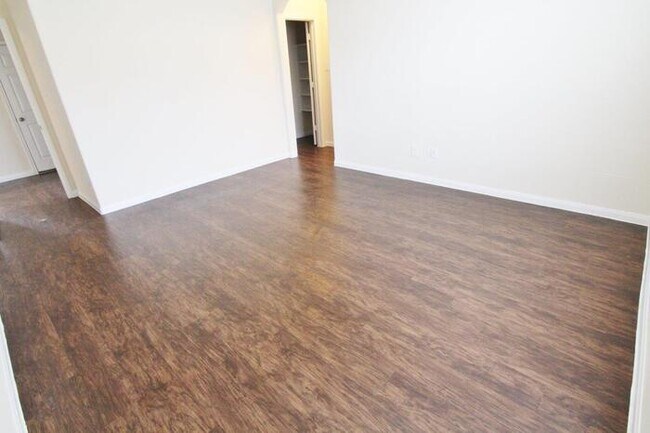 Foto del edificio - Bavaria - 12246 Dona Ln, Houston, TX, 77044