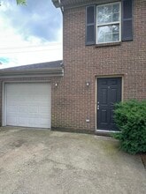 Building Photo - 205 Tanbark Dr
