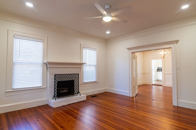 Building Photo - Lakebottom Bungalow