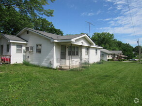 Building Photo - 225 N White Oak St