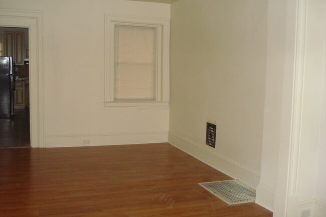 Foto del edificio - 733 E Chestnut St