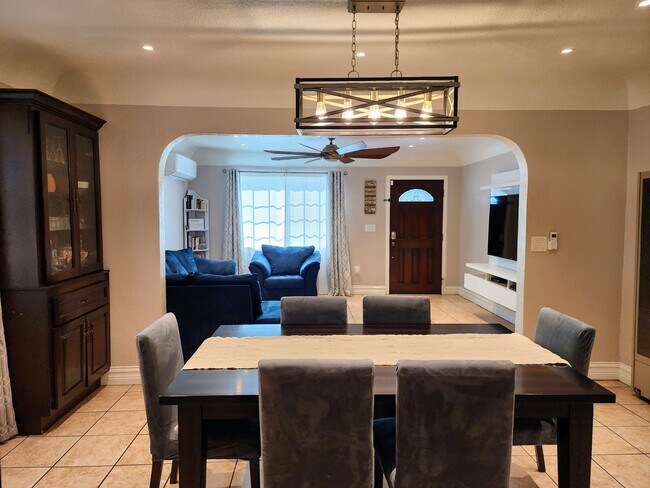 Foto del edificio - 4409 E 56th St