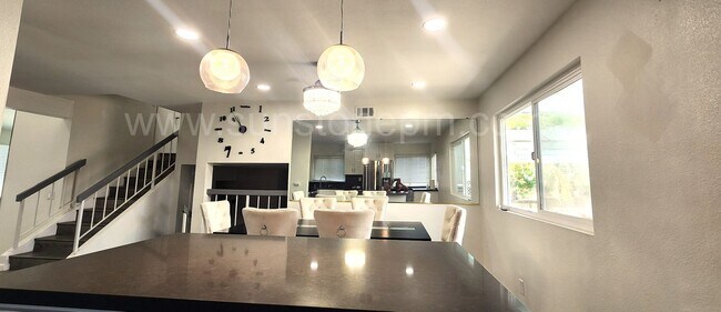 Foto del edificio - Great 4 bedrooms 2 baths