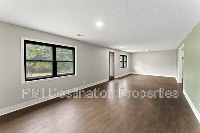 Foto del edificio - 6707 S Elm St