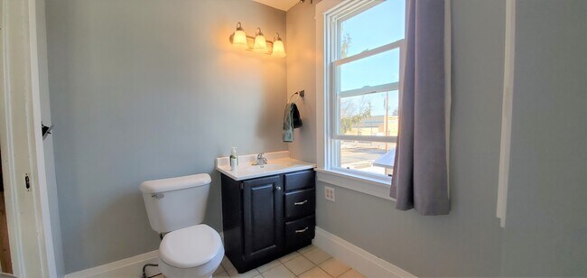 Foto del edificio - 332 E 5th St