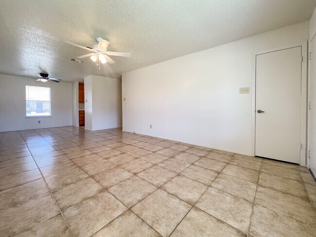 Foto del edificio - 105 Lindenwood Ln N