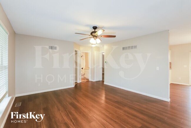 Foto del edificio - 18608 Primrose St