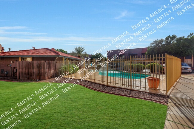 Foto del edificio - 16602 N 25th St