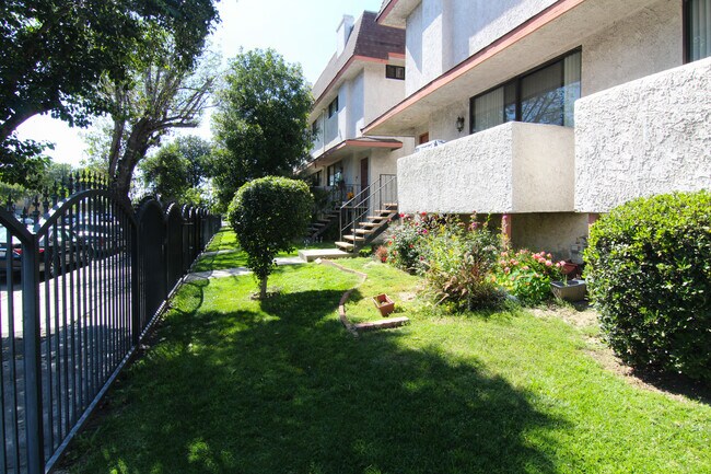 Foto del edificio - 18425 Saticoy St