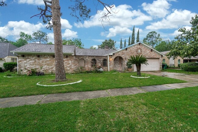 Building Photo - 5611 Arncliffe Dr