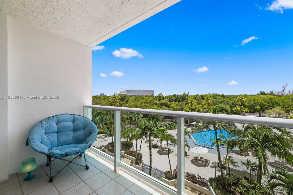 Primary Photo - 100 Bayview Dr