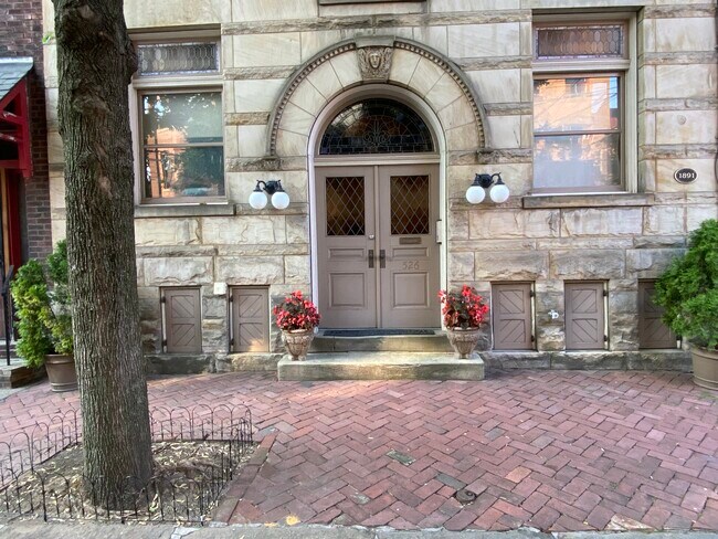 Building Photo - 526 Lockhart St