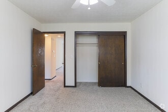 2BR, 1BA - 1,000SF - Fox Run Apartments