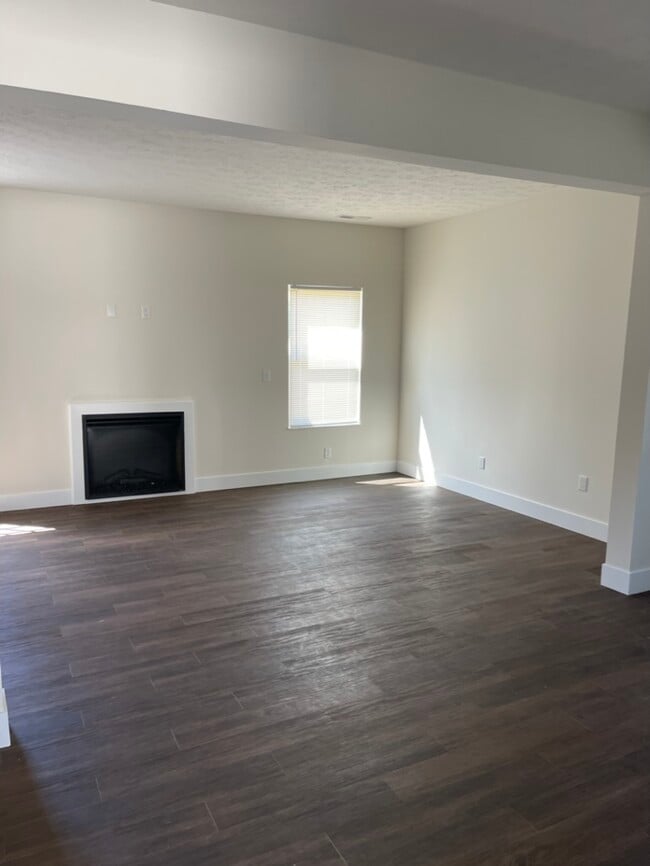 Building Photo - 4231 Otter Creek Dr