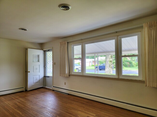 Foto del edificio - 630 Hampden Rd