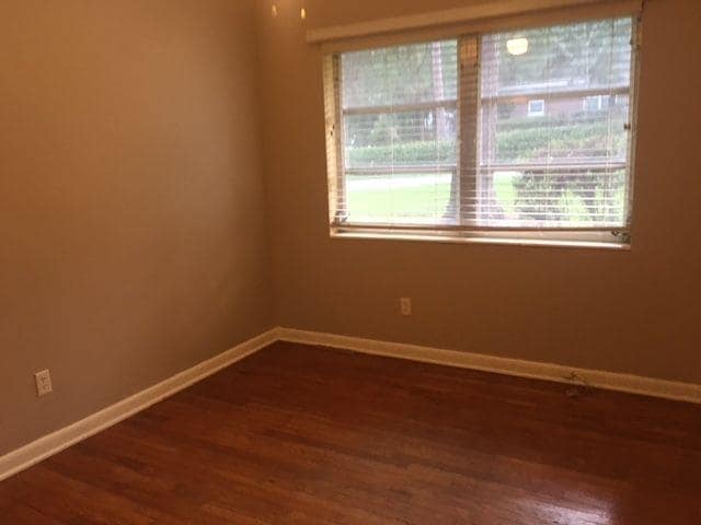Building Photo - 1215 Buckingham Dr