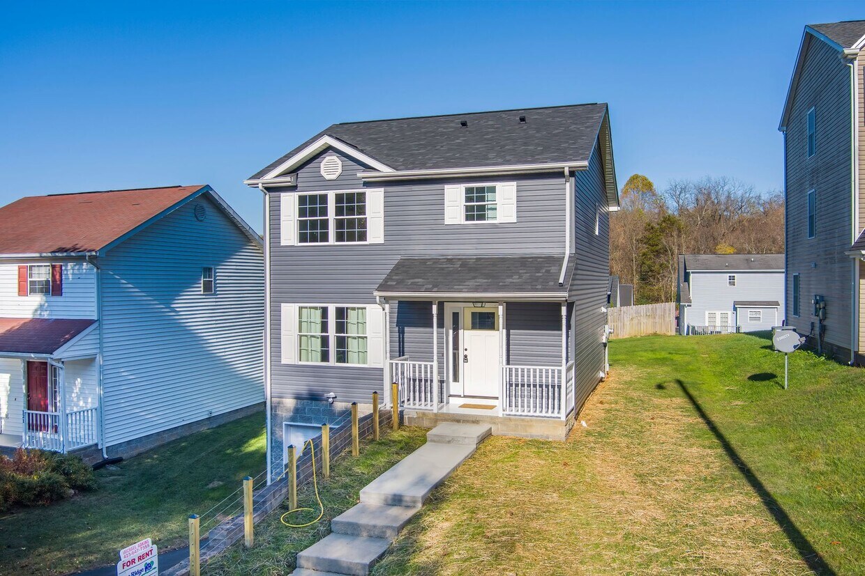 Primary Photo - 3 Bedroom / 2.5 Bath Home Bristol, TN