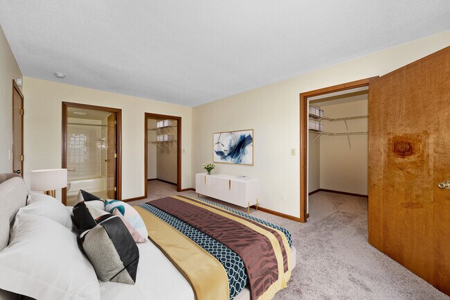 Foto del edificio - Vantage Pointe West Apartment Homes