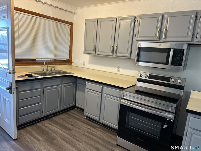 Foto del edificio - 704 Highland Ave