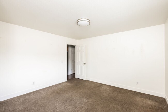 Building Photo - 3 Bedroom/1.5 Bathroom Condo in Provo