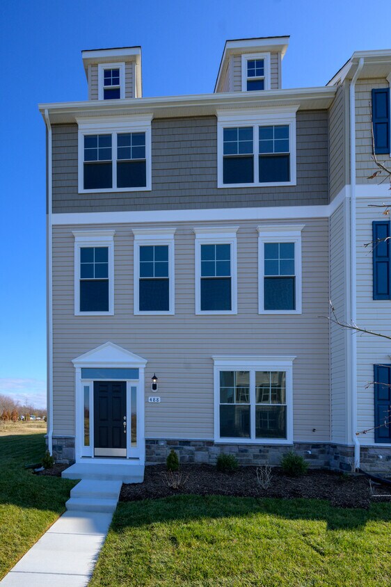 Home - 488 Ellendale Blvd