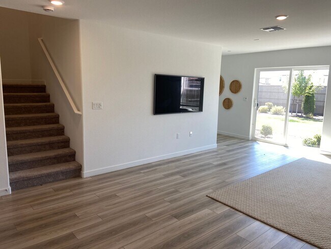 Foto del edificio - 4 Bdrm, 2.5 bath Solar home - Pradera Ranch Community