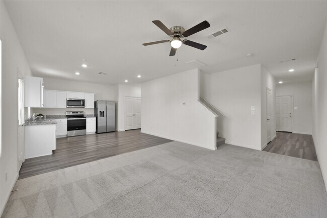 Building Photo - 14818 Calderon Dr