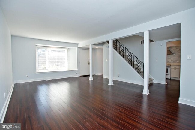 Building Photo - 126 E Chelsea Cir