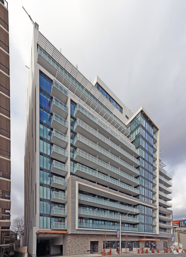 Building Photo - 3018 Yonge St