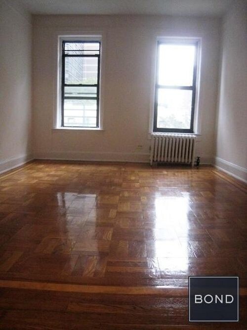 Primary Photo - 1068 1st Ave