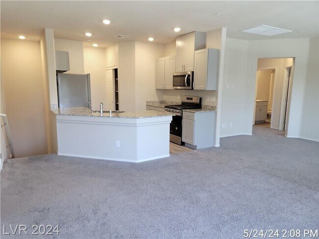 Building Photo - FANTASTIC TOWNHOME LOCATED IN THE GATED CO...